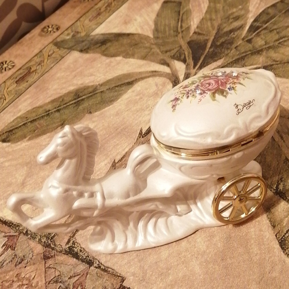 Vintage Signed Berger Italy Hand Painted Ceramic Horse And Carriage Trinket Box